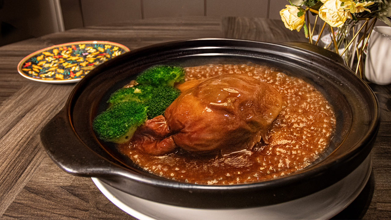 <b>乾坤猪肚</b><br>Sea Treasures in Pork Tripe<br><small>$58<sup>++</sup> for 4 pax</small> <br></small>